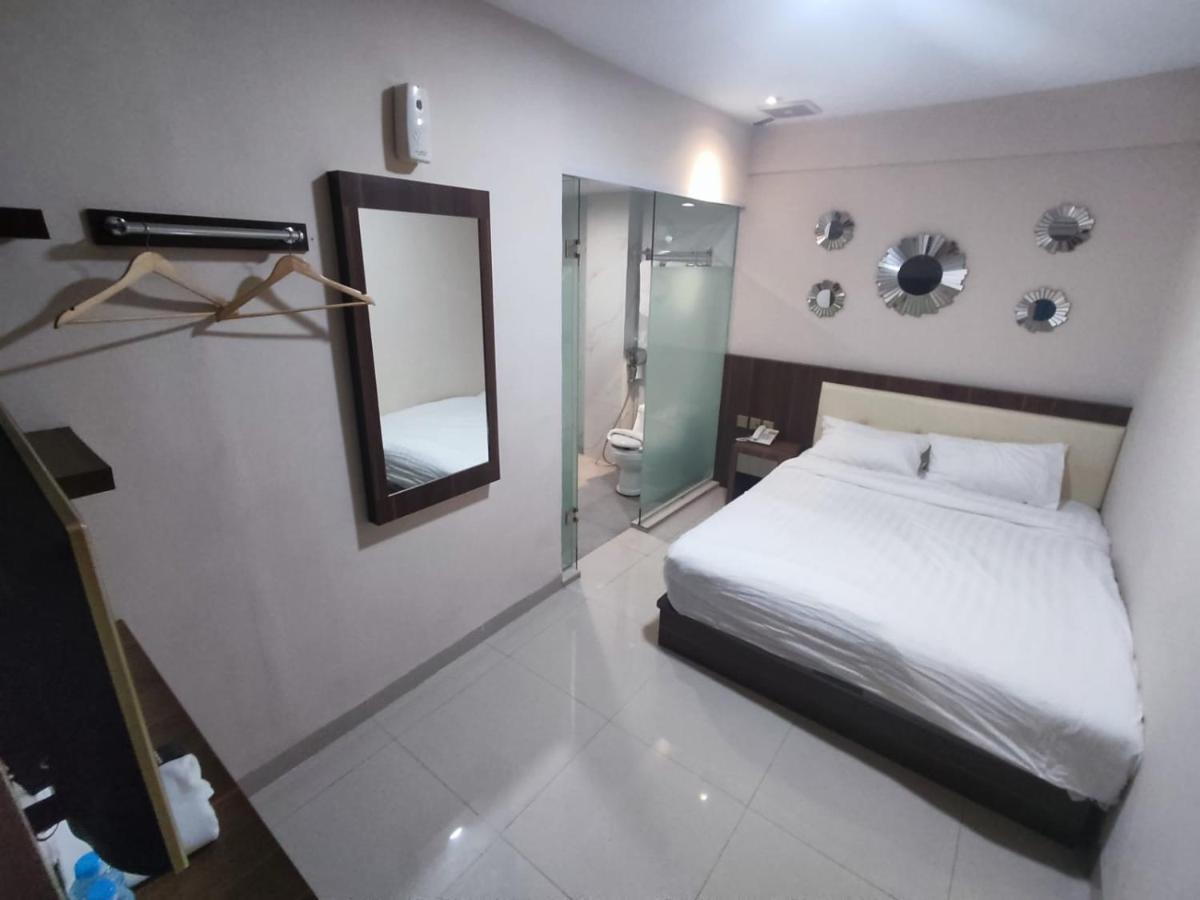 Hotel Morena Batam Bagian luar foto